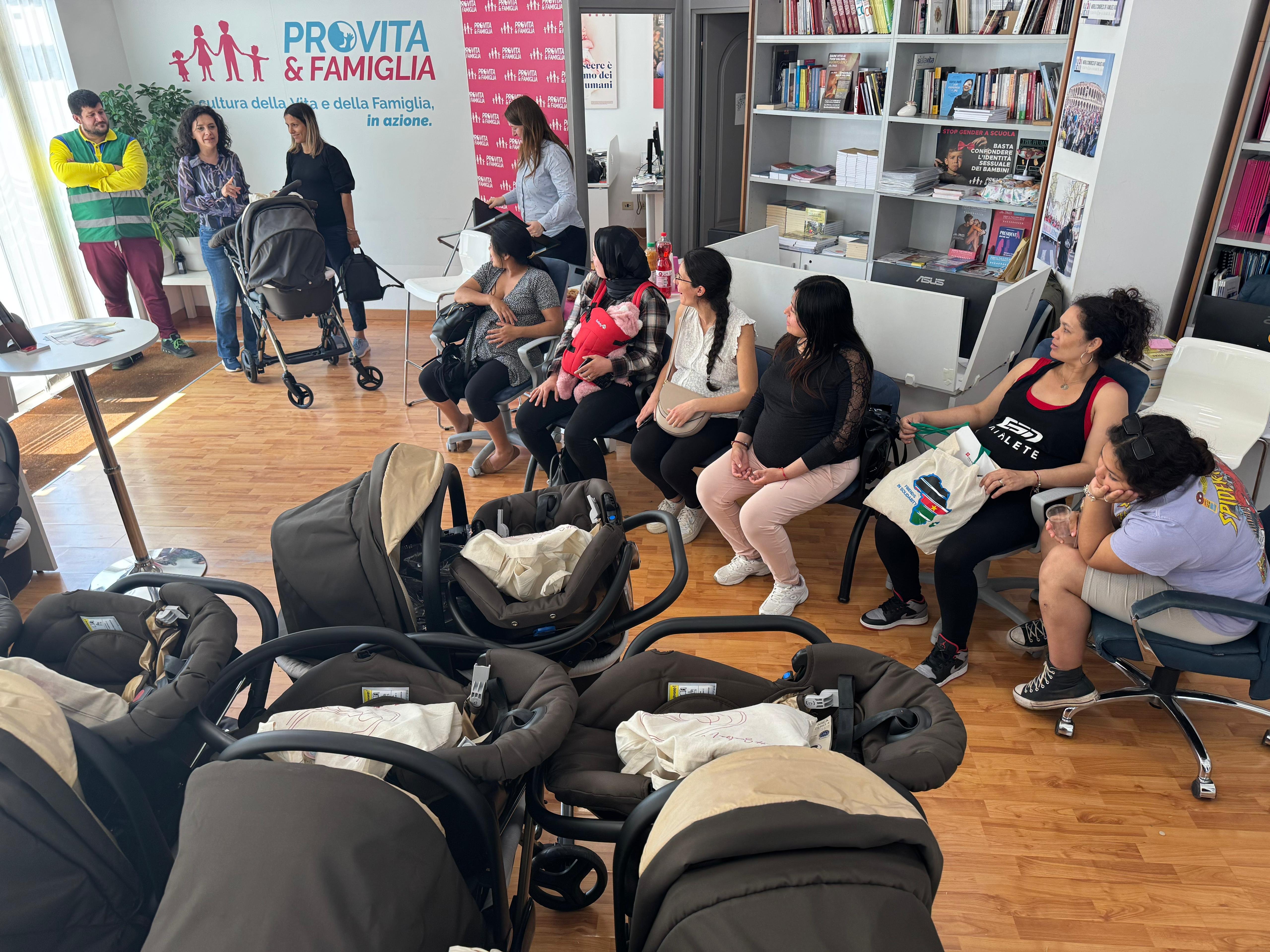 Aiutate altre 10 mamme con "Un Dono per la Vita". Ruiu: «Politica risponda a dati inquietanti di inizio 2025 sulla natalità» 1